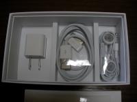 iPhone 付属品は製品の下に